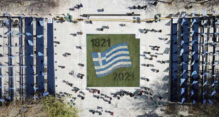 25η Μαρτίου – Αθήνα: Στα χρώματα της Ελλάδας στέλνει παγκόσμιο μήνυμα Ελευθερίας και Δημοκρατίας  (pics)