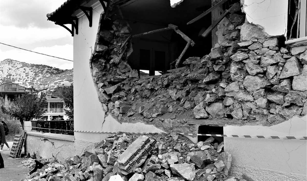 Σεισμός – Δαμάσι: Η ζωή σε ασπρόμαυρο χρώμα για τους σεισμόπληκτους (pics)