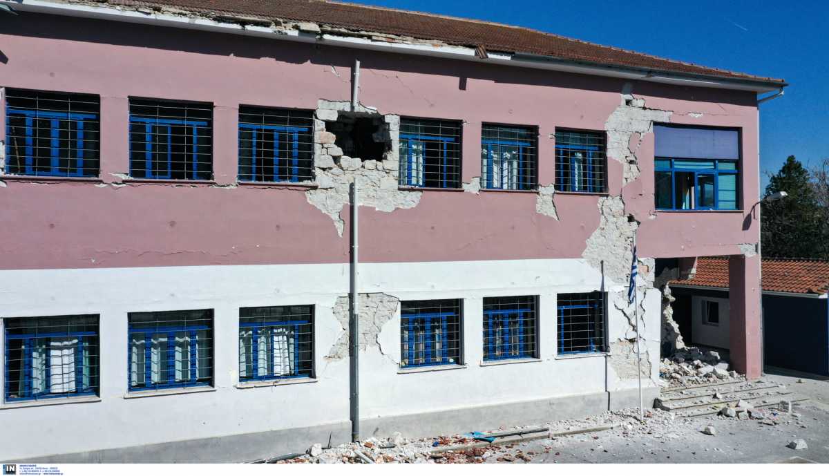 Σχολείο στο Δαμάσι Τυρνάβου: 80 χρόνια ιστορίας κατέρρευσαν σε δευτερόλεπτα (pics)