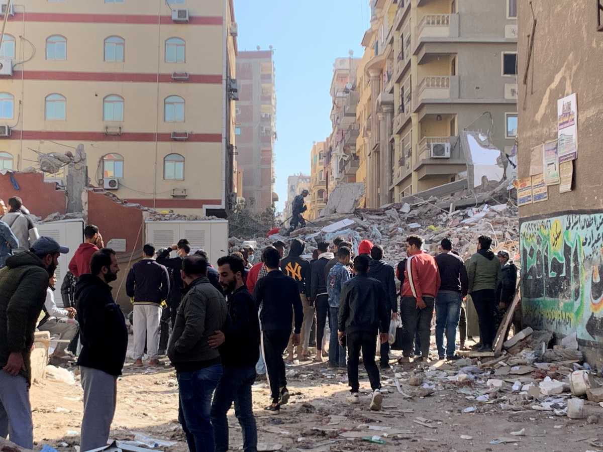 Τραγωδία στο Κάιρο: Κατέρρευσε 9οροφο κτίριο – 5 νεκροί και 24 τραυματίες (pics)