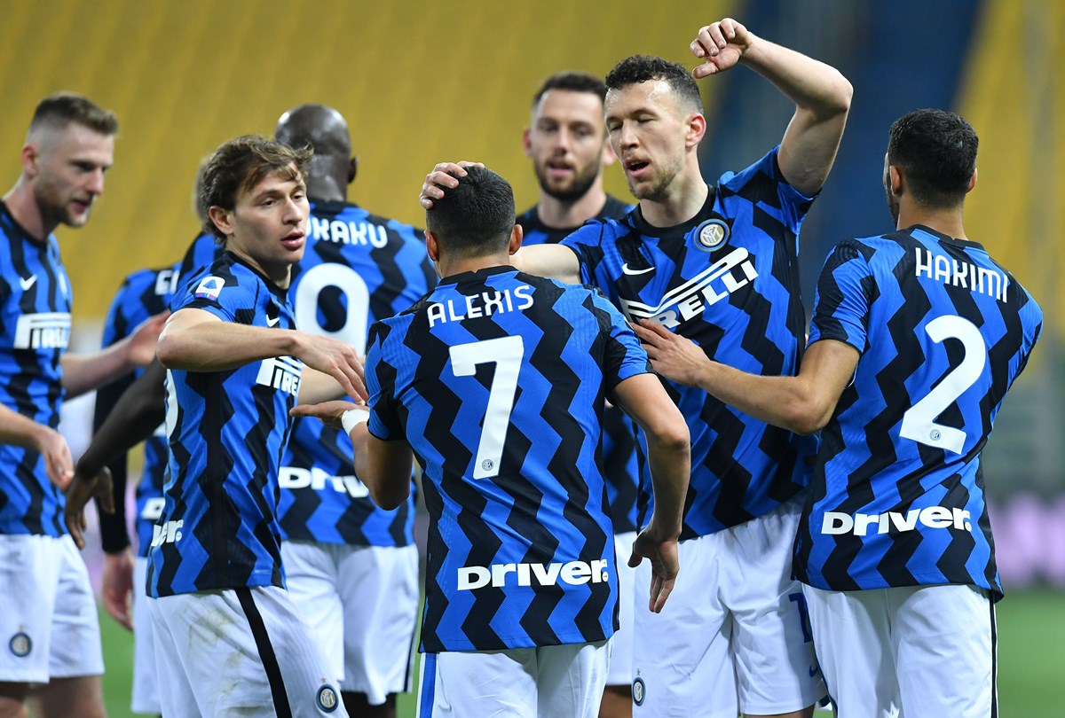 Soccer Football - Serie A - Parma v Inter Milan - Stadio Ennio Tardini, Parma, Italy - March 4, 2021 Inter Milan's Alexis Sanchez celebrates scoring their second goal with teammates REUTERS