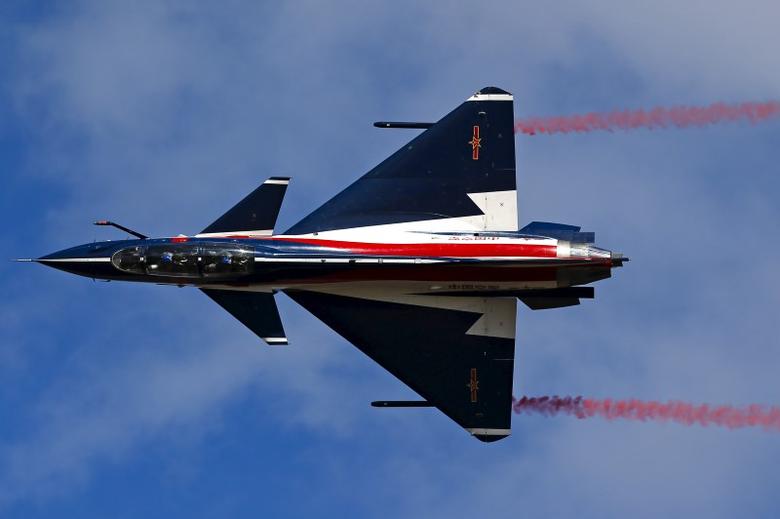 J-10: Το μαχητικό αεροσκάφος που «καμαρώνει» η κινεζική Αεροπορία και «ανταγωνίζεται» το F-16 [vid]