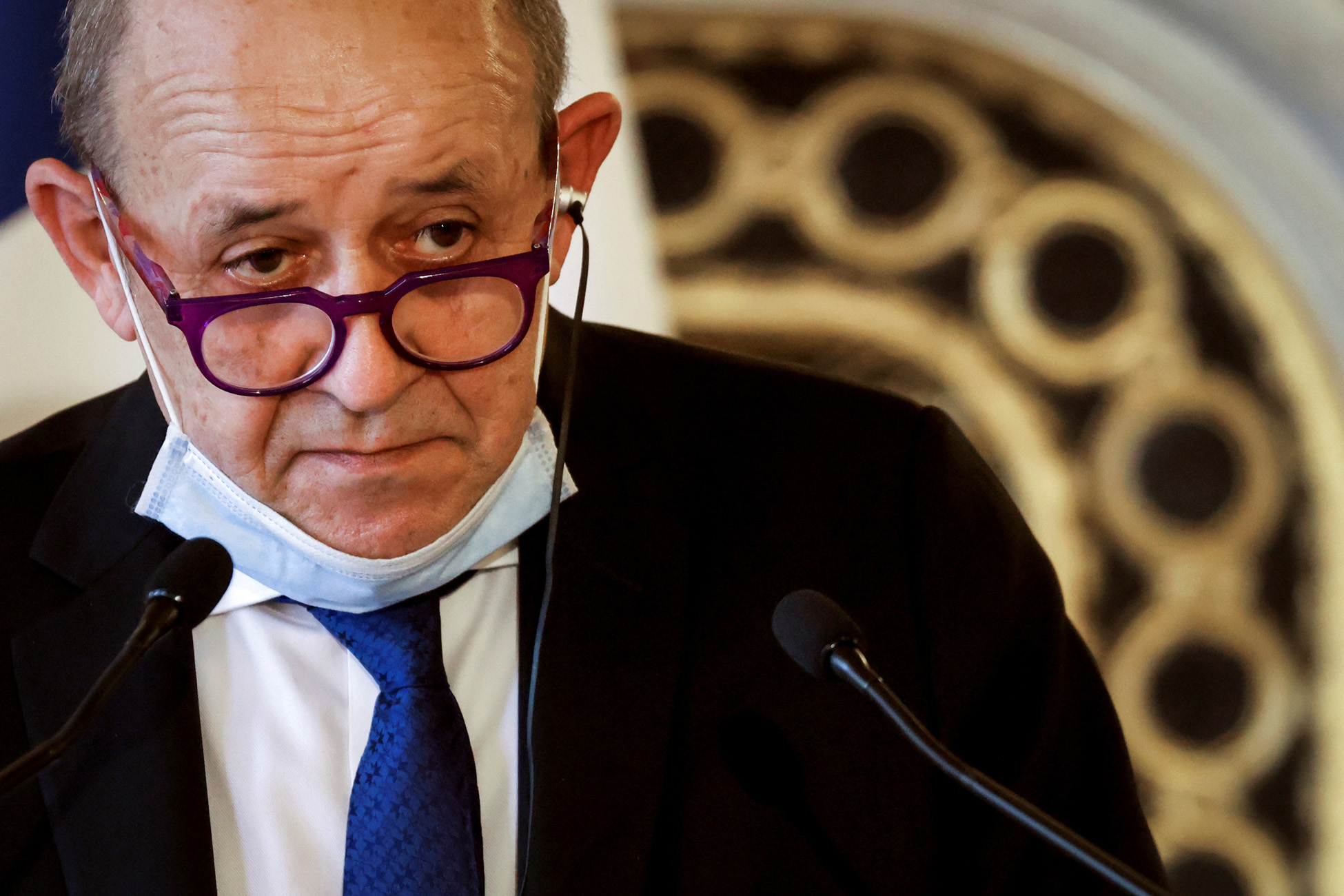 Κορονοϊός- Γαλλία: Σε καραντίνα ο υπουργός Εξωτερικών