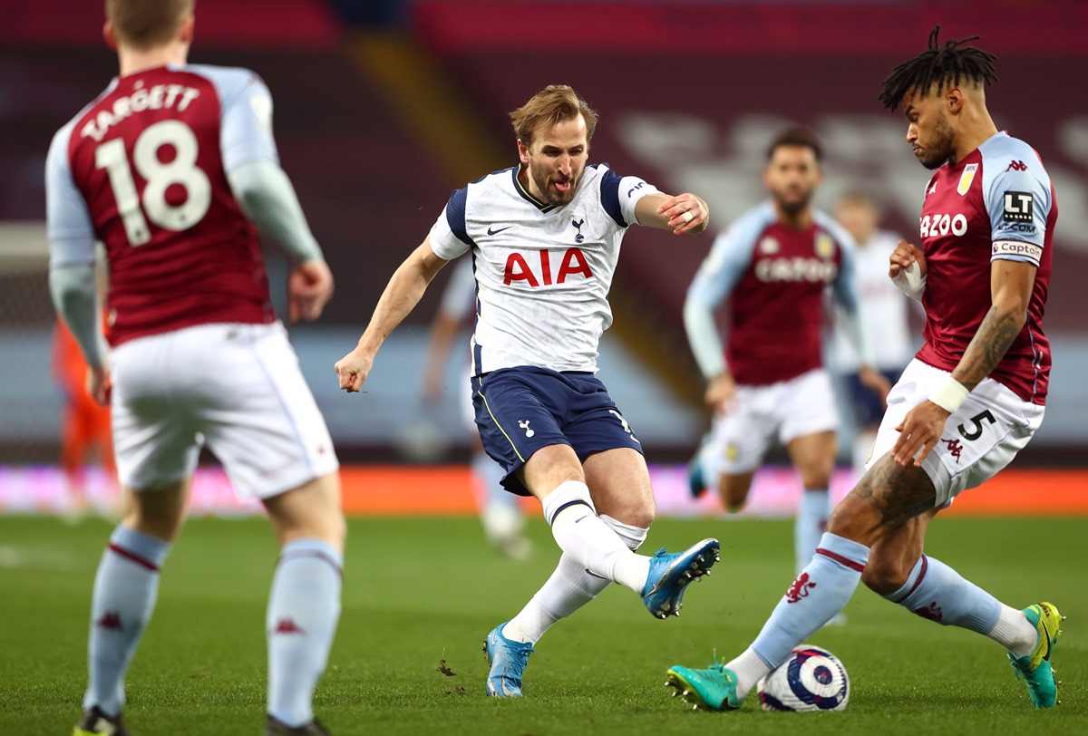 Soccer Football - Premier League - Aston Villa v Tottenham Hotspur  - Villa Park, Birmingham, Britain - March 21, 2021 Tottenham Hotspur's Harry Kane in action with Aston Villa's Tyrone Mings Pool via REUTERS