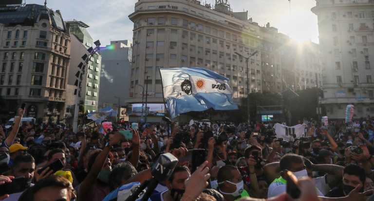 Μαραντόνα: «Δεν πέθανε, τον σκότωσαν» φώναξαν οπαδοί του στο Μπουένος Άιρες (video)