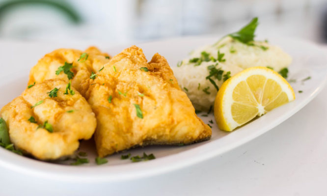 Γιατί την 25η Μαρτίου δεν νηστεύουμε και τρώμε μπακαλιάρο σκορδαλιά;