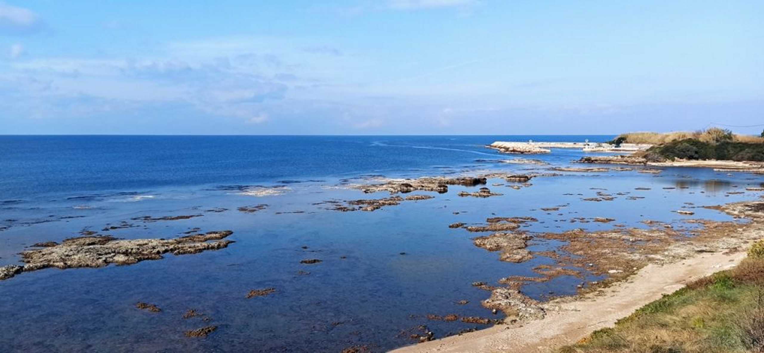Πρέβεζα: Η άμπωτη «ρούφηξε» τη θάλασσα – Απόκοσμη εικόνα