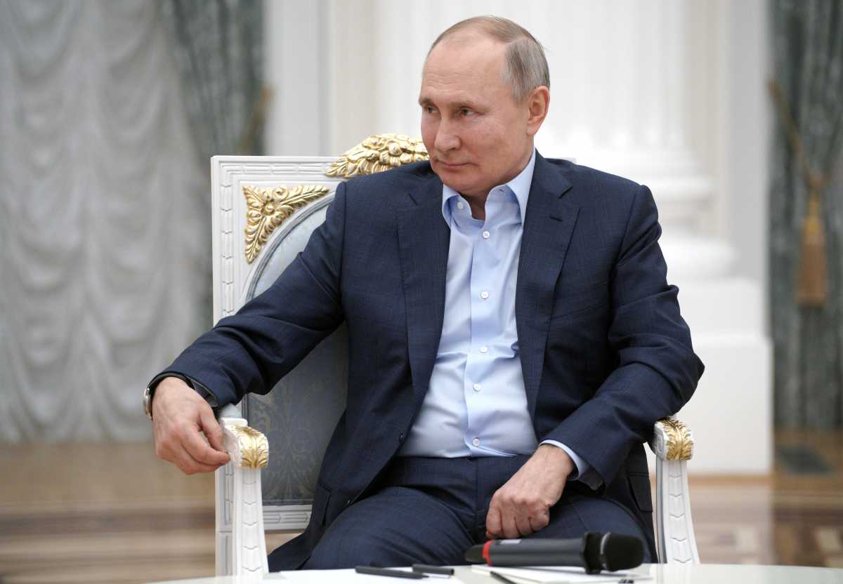Το Κρεμλίνο ελπίζει να μην γίνουν πραγματικότητα οι «παράλογες» προτροπές για επιβολή κυρώσεων σε Ρώσους επιχειρηματίες
