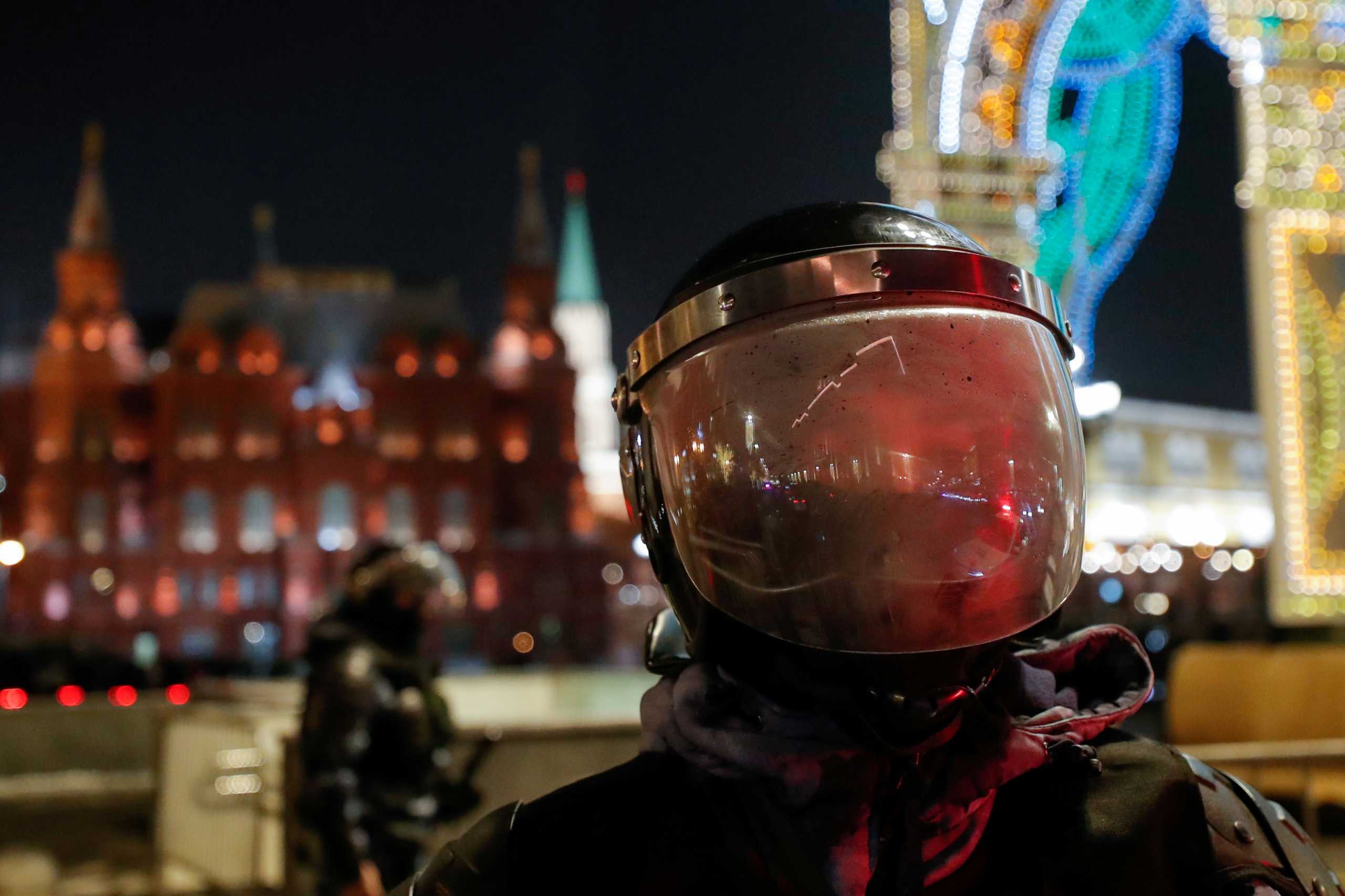 FILE PHOTO: A riot police officer stands guard in front of the Kremlin after Russian opposition leader Alexei Navalny was sentenced to three and a half years in jail, in Moscow, Russia February 2, 2021. REUTERS