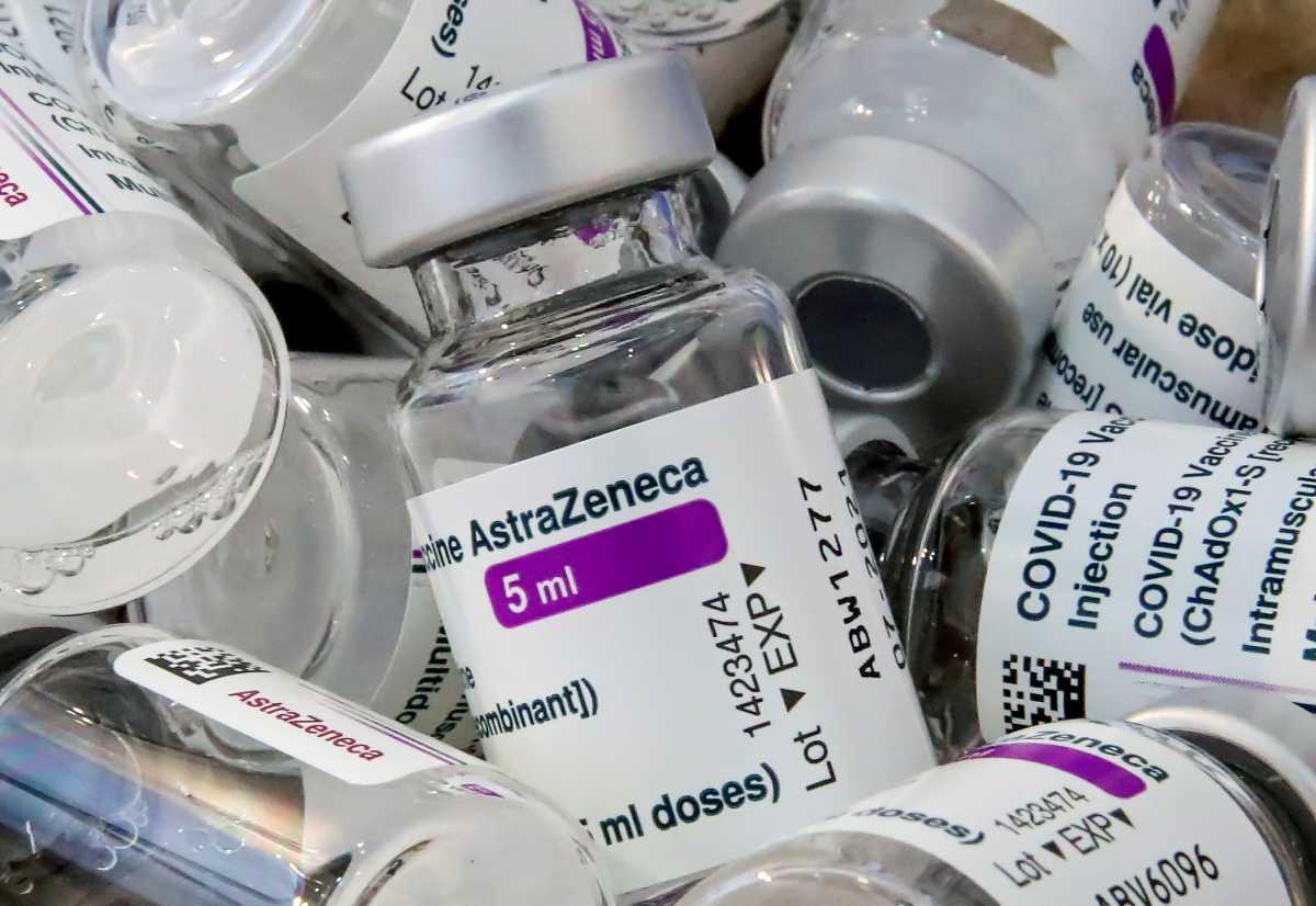 Βρετανία – BBC: «Yπάρχουν λιγότερα εμβόλια της AstraZeneca από όσα αναμένονταν»