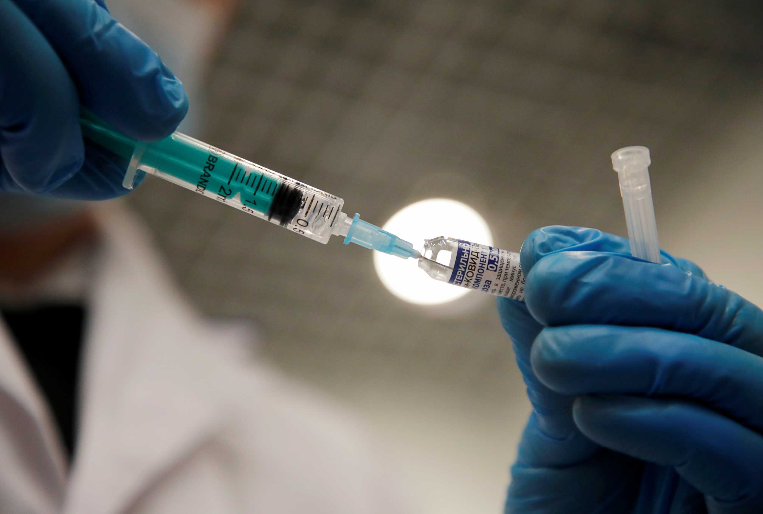 Ρωσία: Δεν έχει καταγραφεί θάνατος από τα δικά μας εμβόλια – Μόλις στο 0,1% οι παρενέργειες
