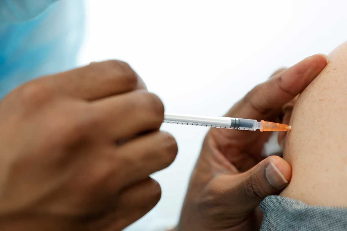 ΕΜΑ: Αναγκαίος ο πλήρως εμβολιασμός των πολιτών για να αντιμετωπιστεί ο κορονοϊός