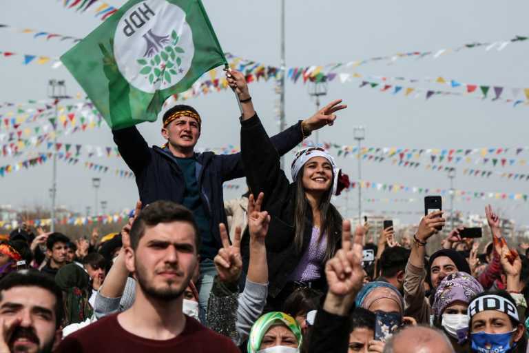 Τουρκία: Γραφειοκρατικές λεπτομέρειες «σκάλωσαν» προς το παρόν την απαγόρευση του φιλοκουρδικού HDP