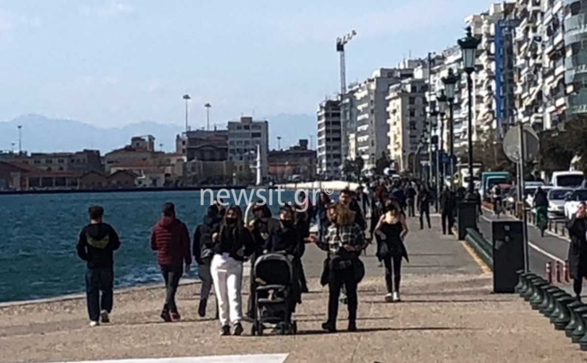 Θεσσαλονίκη: Το lockdown πήγε «περίπατο» – Κατά εκατοντάδες βγήκαν στη νέα παραλία (pics)