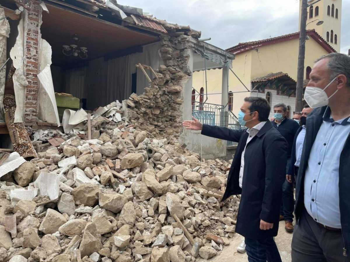 Σεισμός στην Ελασσόνα: Στο κατεστραμμένο Δαμάσι ο Αλέξης Τσίπρας (pics, vid)