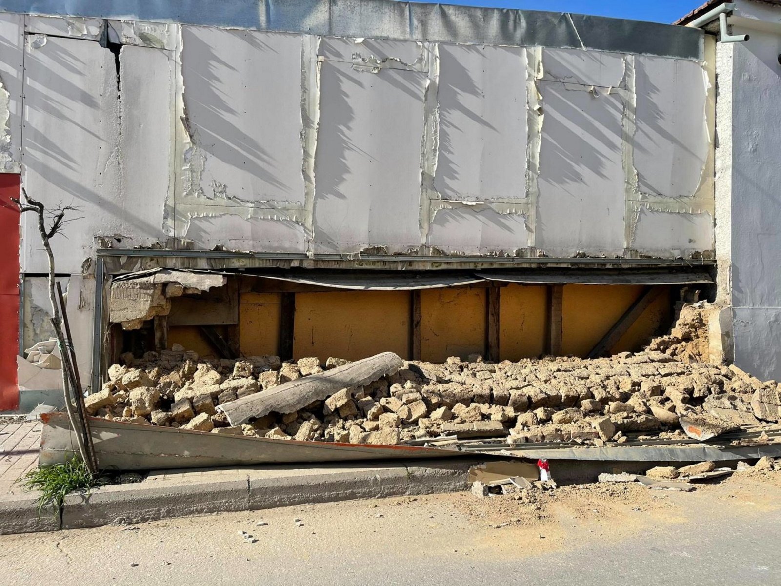Σεισμός – Τύρναβος: Αυτοψία στις ζημιές από τον Περιφερειάρχη Θεσσαλίας