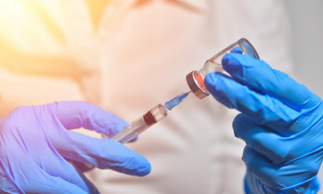 Κορονοϊός: Ποιες θεραπείες πρέπει να αποφύγετε πριν το εμβόλιο – Πότε να τις κάνετε
