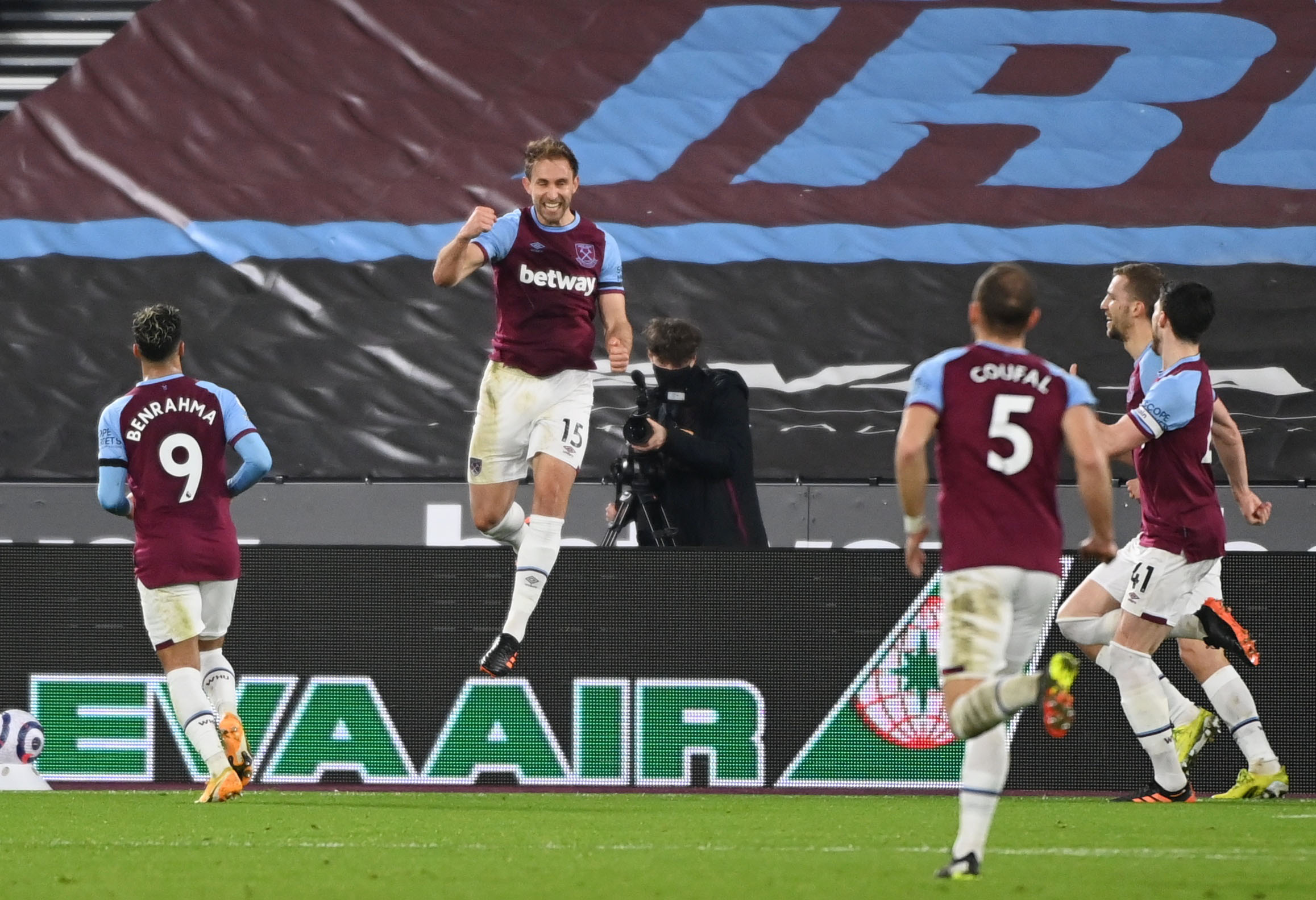 Soccer Football - Premier League - West Ham United v Leeds United - London Stadium, London, Britain - March 8, 2021 West Ham United's Craig Dawson celebrates scoring their second goal Pool via REUTERS
