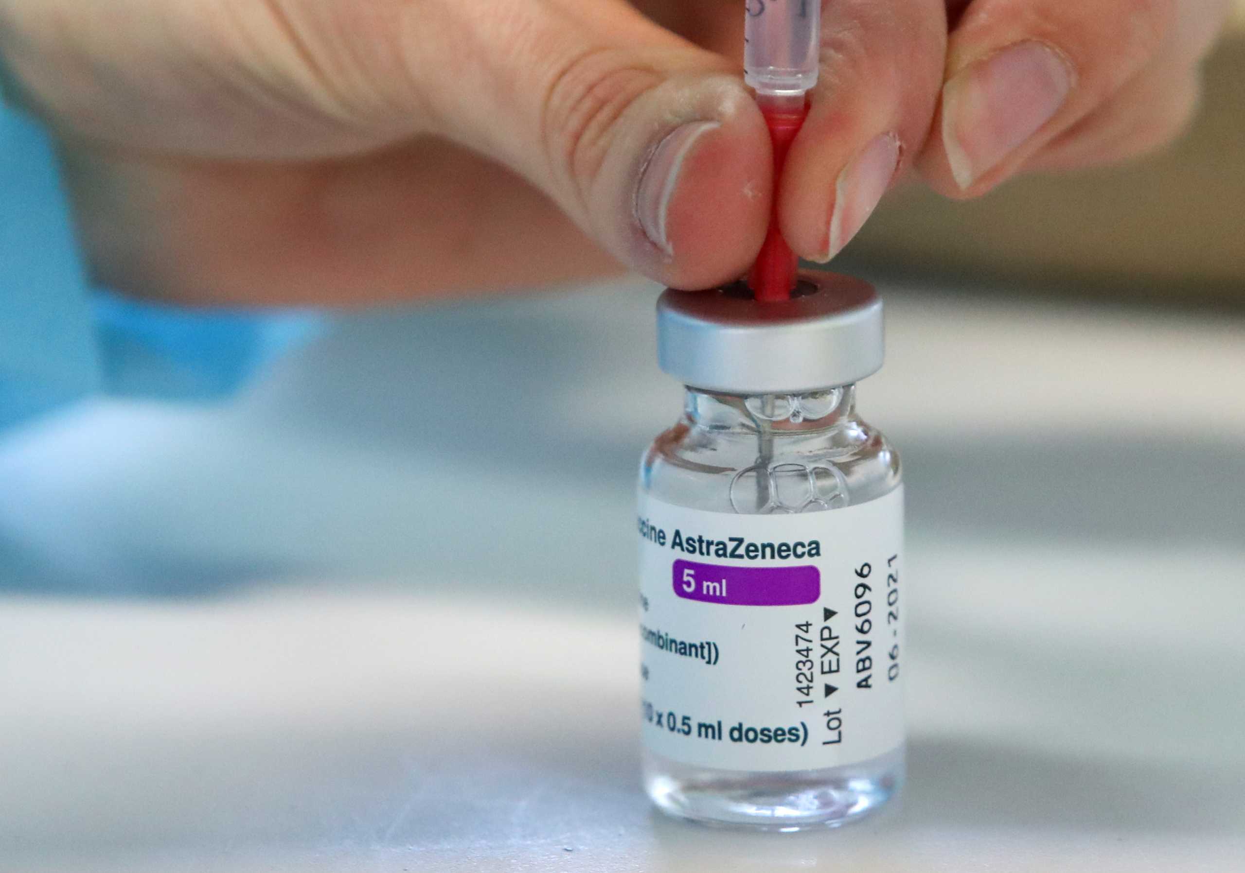 κορονοϊός εμβόλιο μάσκα Astrazeneca