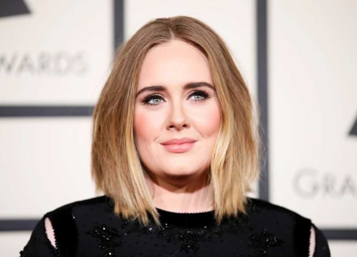 Βρετανία: Η Adele ανακηρύχτηκε κορυφαία καλλιτέχνιδα του αιώνα