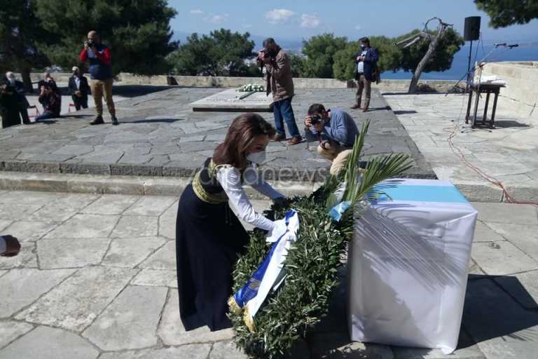 Κρήτη: Η Γιάννα Αγγελοπούλου μαγνήτισε τα βλέμματα στους τάφους των Βενιζέλων – Δείτε τι επέλεξε να φορέσει (pics)