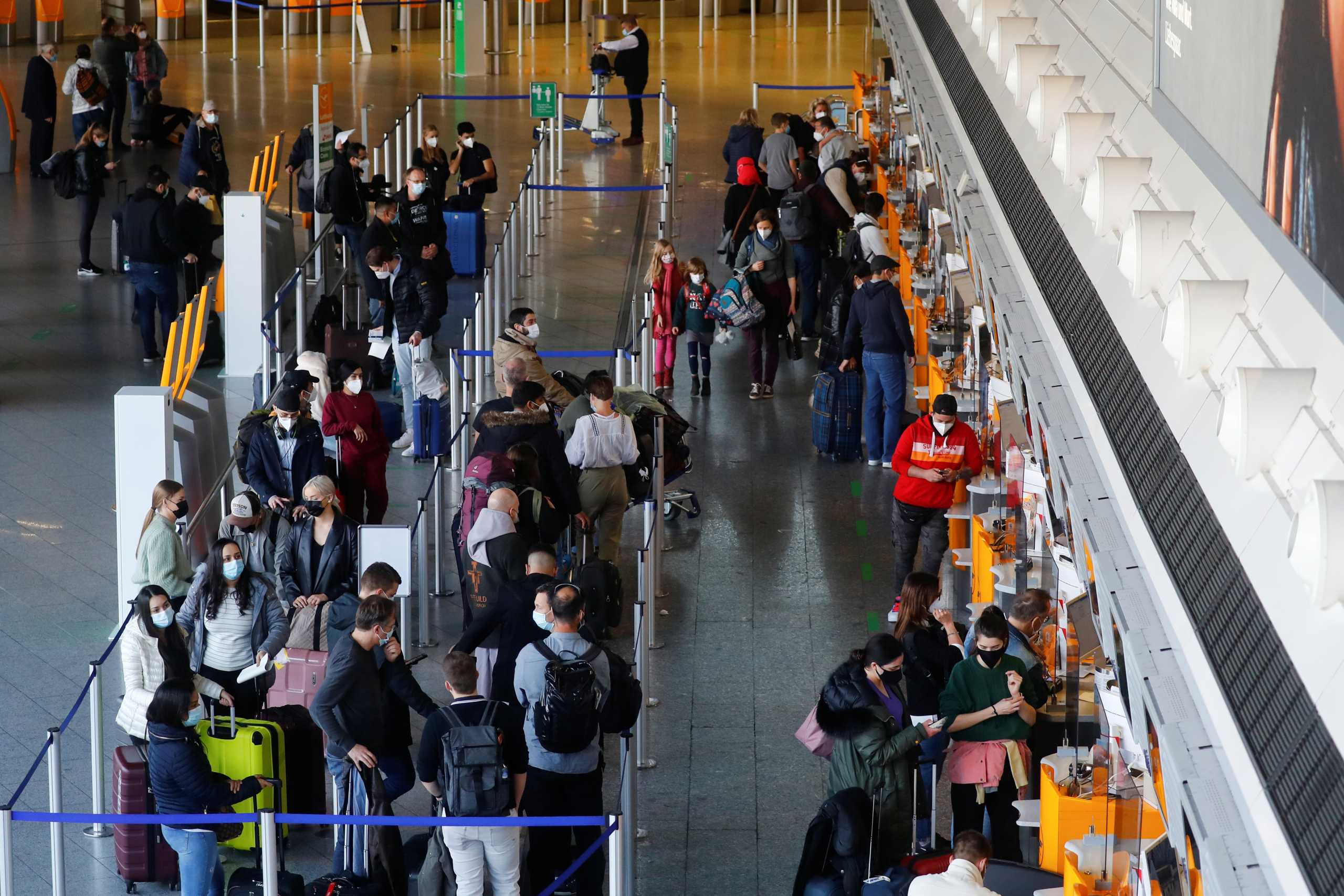 Ισραήλ και Βρετανία ανοίγουν «πράσινο ταξιδιωτικό διάδρομο» μετά την επιτυχία των εμβολιασμών