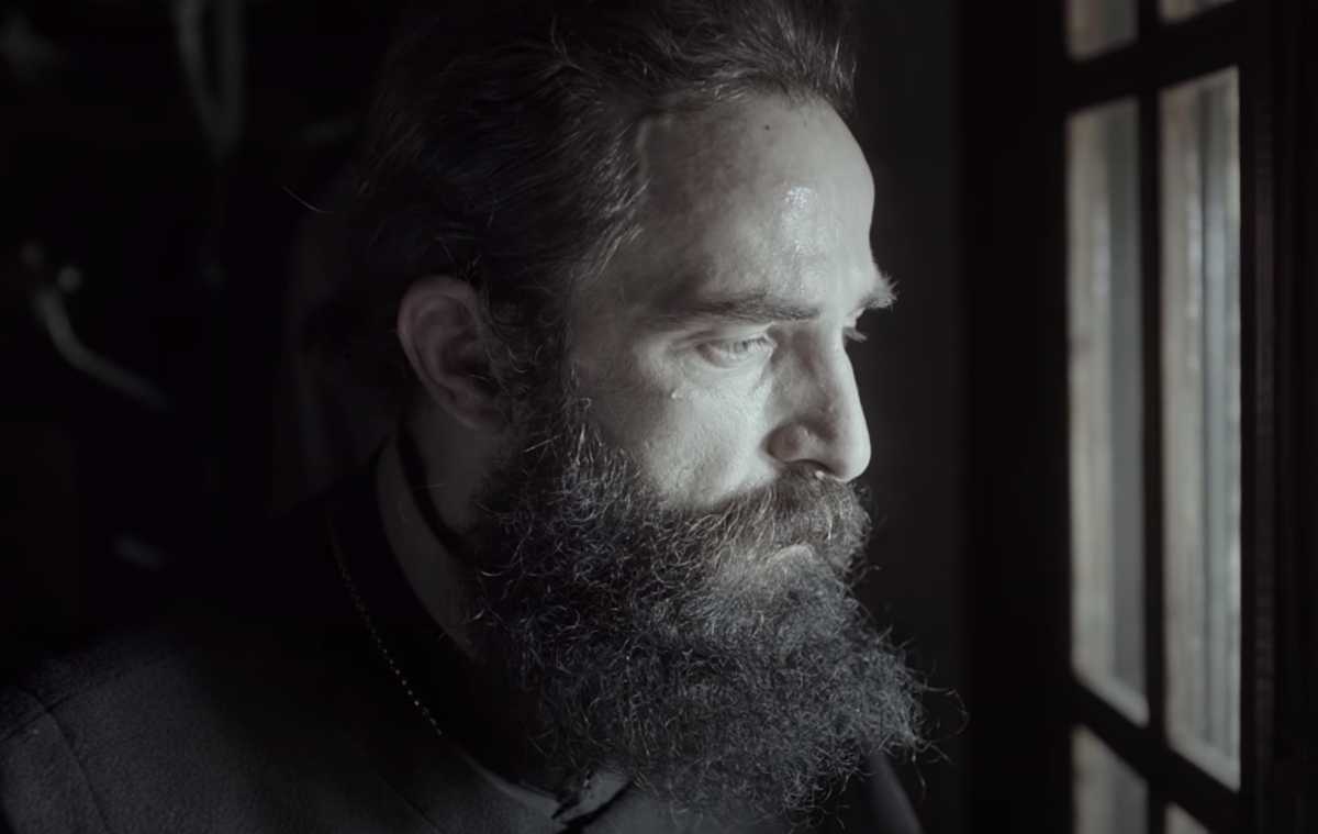 Tο τρέιλερ της ταινίας «Man Of God» με τον Αρη Σερβετάλη ως Άγιο Νεκτάριο