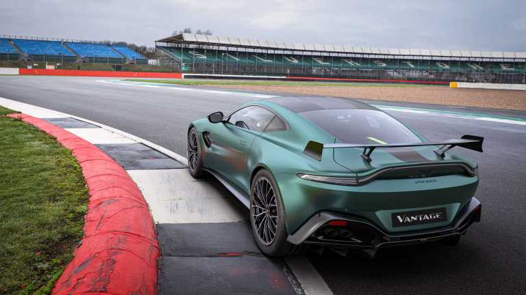 H Aston Martin γιορτάζει την επιστροφή της στην Formula 1 με μια ξεχωριστή έκδοση της Vantage (pics)