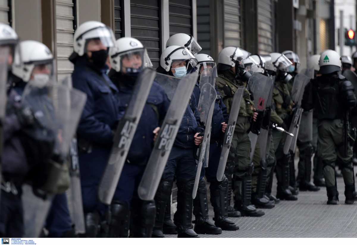 Χρυσοχοΐδης: Αυτή είναι η Λευκή Βίβλος για την αστυνομική αυθαιρεσία και τα δικαιώματα των πολιτών