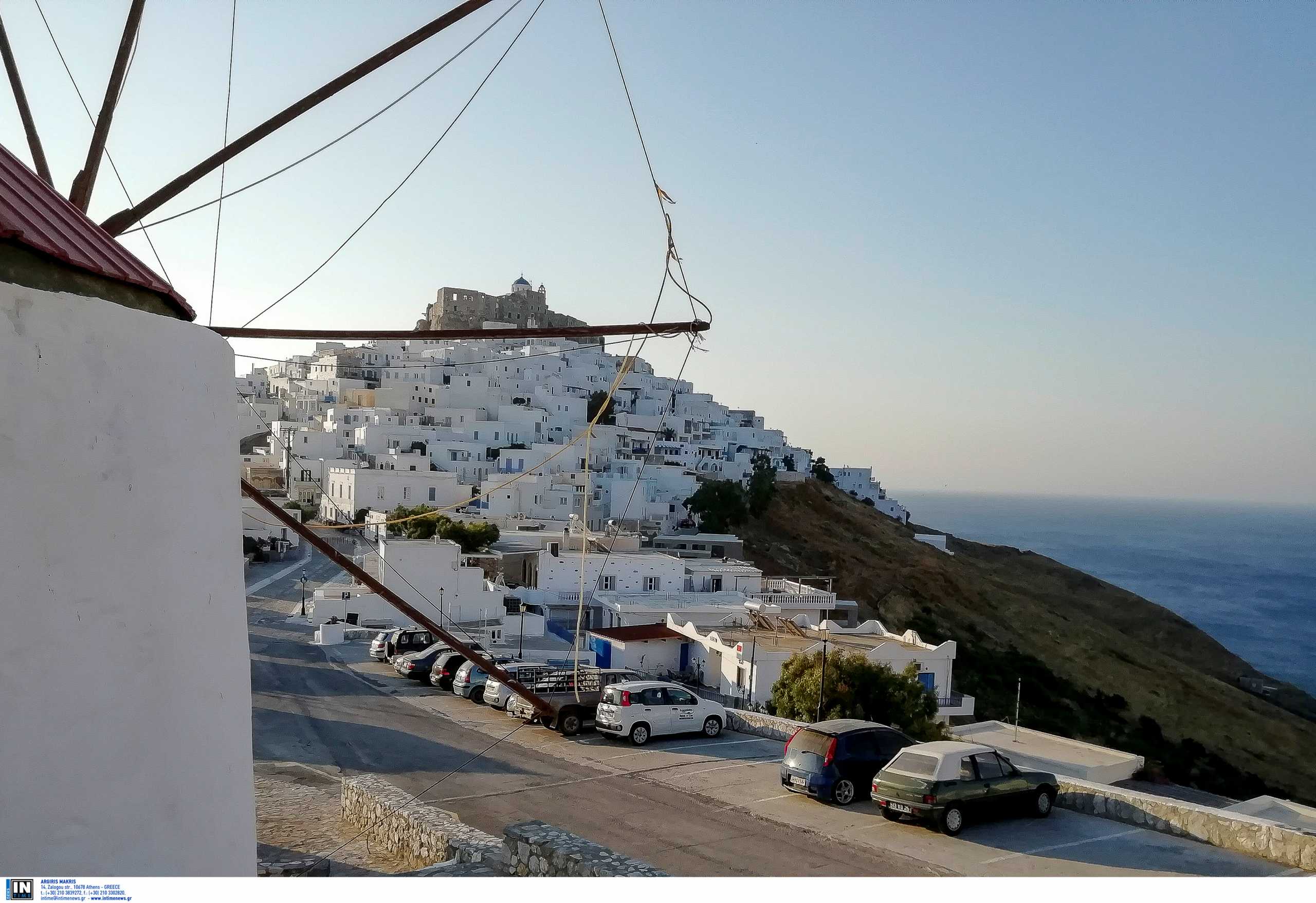 To Spiegel διαφημίζει τα ελληνικά νησιά: «Ήλιος, θάλασσα και χωρίς Covid»
