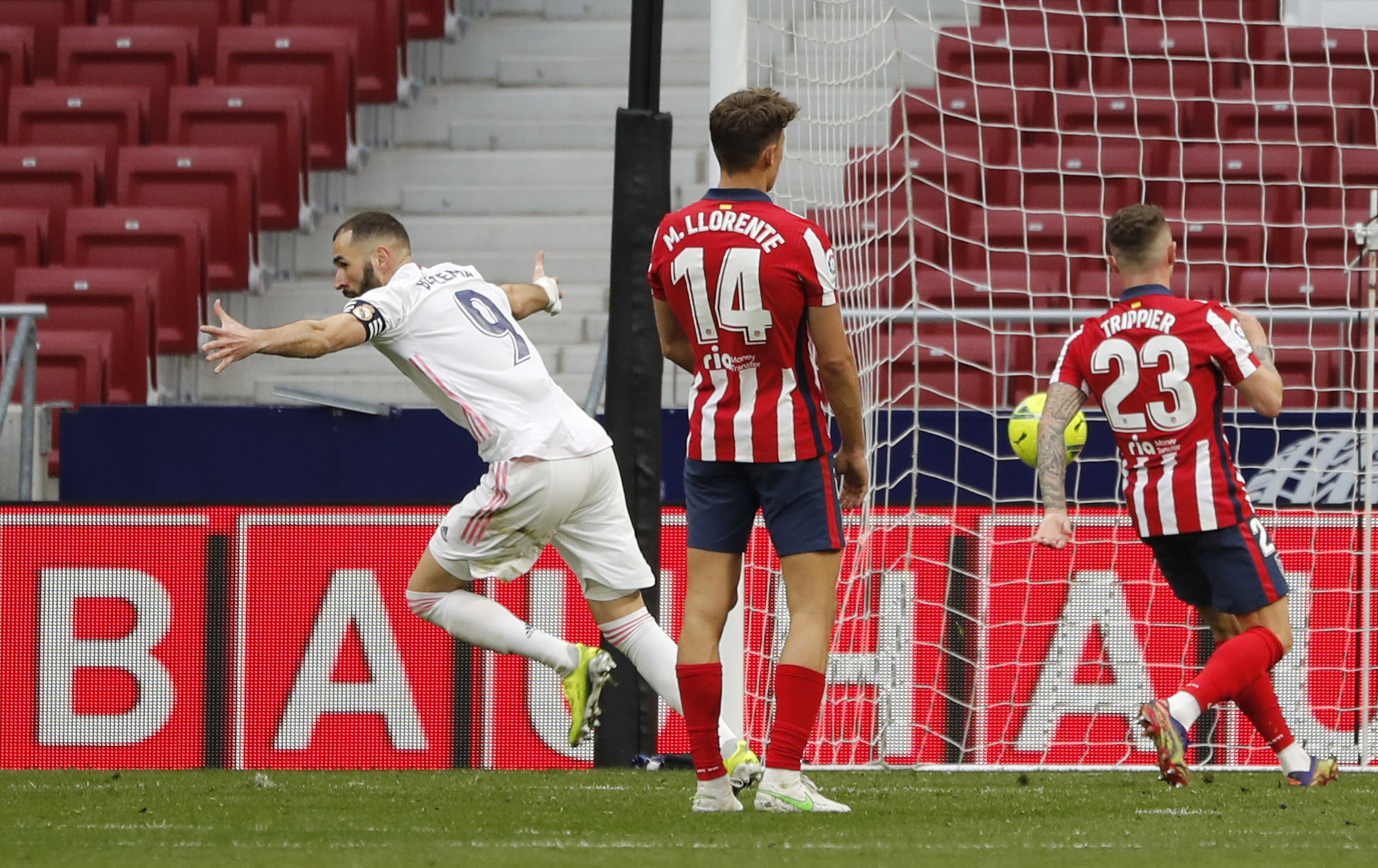 Soccer Football - La Liga Santander - Atletico Madrid v Real Madrid - Wanda Metropolitano, Madrid, Spain - March 7, 2021 Real Madrid's Karim Benzema celebrates scoring their first goal REUTERS