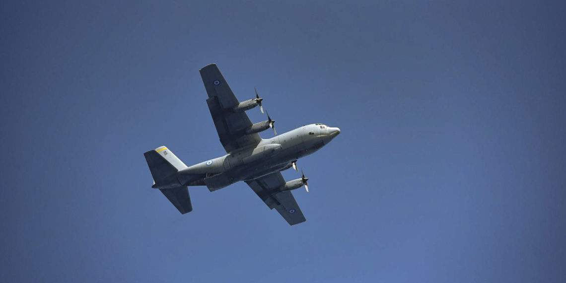 Ôçí ÔåôÜñôç 14 Ïêôùâñßïõ 2020 ðñáãìáôïðïéÞèçêå óôç èáëÜóóéá ðåñéï÷Þ
íïôßùò ôçò í. Êýðñïõ äéåèíÞò áåñïíáõôéêÞ Üóêçóç Ýñåõíáò êáé äéÜóùóçò,
áíôéìåôþðéóçò áóýììåôñùí áðåéëþí êáé ðñïóôáóßáò èáëÜóóéïõ ðåñéâÜëëïíôïò,
ìå ôç óõììåôï÷Þ ìÝóùí êáé ðñïóùðéêïý áðü ôçí Êýðñï, ôçí Áßãõðôï, ôç Ãáëëßá,
ôçí ÅëëÜäá, ôï ÇíùìÝíï Âáóßëåéï, ôéò ÇÐÁ, ôï ÉóñáÞë êáé ôçí Éôáëßá, êáèþò êáé 6
ðëïßá éäéùôéêþí åôáéñåéþí.
Åéäéêüôåñá, ôï ÃÅÅÈÁ äéÝèåóå ãéá ôéò áíÜãêåò ôçò Üóêçóçò ôç ÖñåãÜôá
(Ö
ÌÅÅÄ êáé ôï 747 ÅÔÌ×.
Óêïðüò ôçò Üóêçóçò, ç ïðïßá ó÷åäéÜóèçêå êáé óõíôïíßóèçêå áðü ôï
ÊÝíôñï Óõíôïíéóìïý ¸ñåõíáò êáé ÄéÜóùóçò (ÊÓÅÄ) êáé ôï Õöõðïõñãåßï
Íáõôéëßáò ôçò ÊõðñéáêÞò Äçìïêñáôßáò êáèþò êáé áðü ôçí ÅèíéêÞ ÖñïõñÜ óå
óõíåñãáóßá ìå ôá ÃåíéêÜ Åðéôåëåßá ÅèíéêÞò ¶ìõíáò ôùí õðüëïéðùí ÷ùñþí, Þôáí
ç åîÜóêçóç êáé åêðáßäåõóç ôùí óõììåôå÷üíôùí óå óåíÜñéá áíôéìåôþðéóçò
ôñïìïêñáôéêÞò åíÝñãåéáò óå ðëáôöüñìá åîüñõîçò õäñïãïíáíèñÜêùí, íçïøßáò óå
ýðïðôá ðëïßá, ðõñüóâåóçò óå ðëïßá, áðåãêëùâéóìïý êáé áåñïäéáêïìéäÞò
ôñáõìáôéþí, ìáæéêÞò äéÜóùóçò óõíåðåßá åãêáôÜëåéøçò ôçò ðëáôöüñìáò, êáèþò
êáé áíôéìåôþðéóçò èáëÜóóéáò ñýðáíóçò.