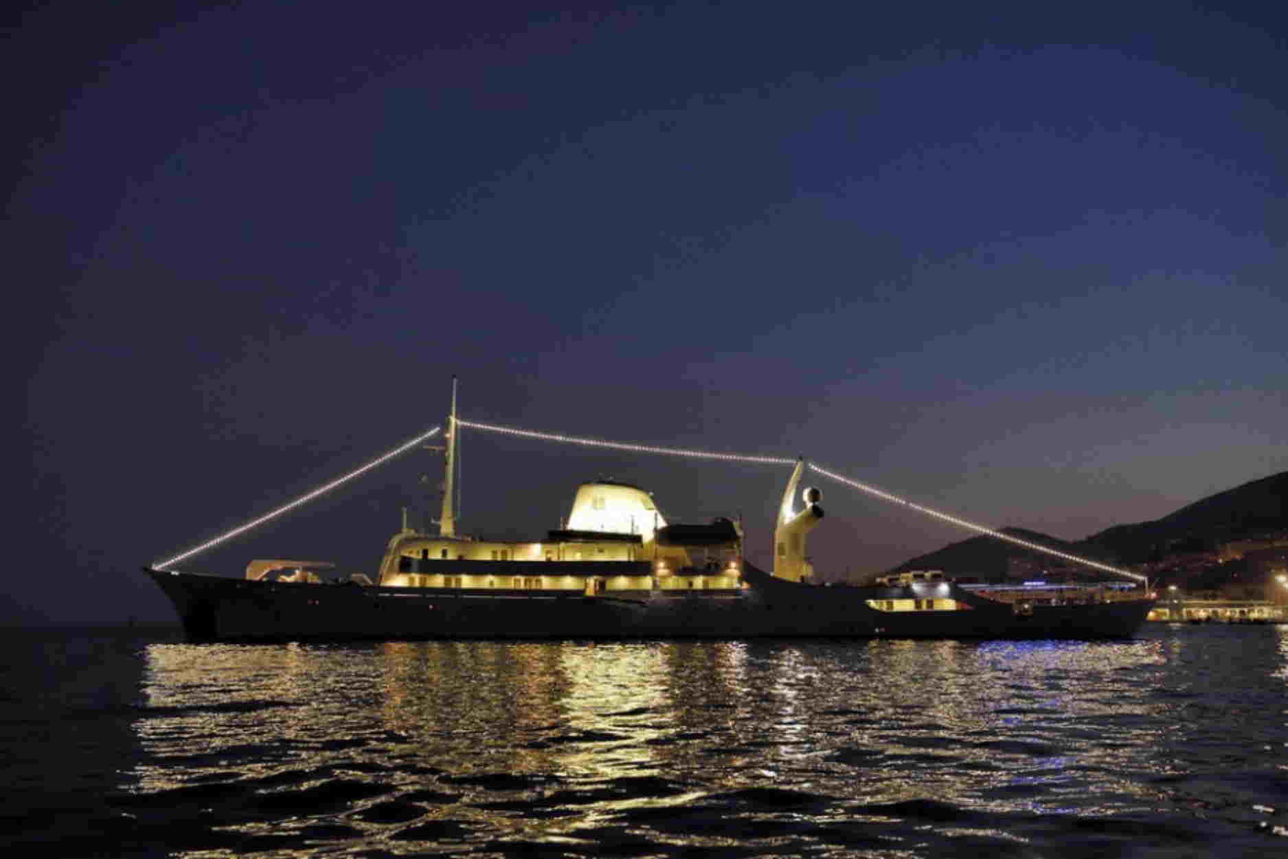 Η θρυλική θαλαμηγός του Αριστοτέλη Ωνάση τώρα στη διάθεση σας!