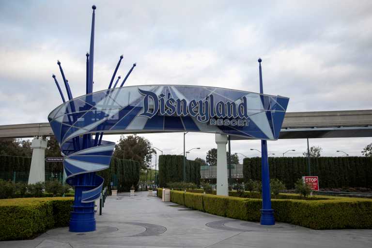ΗΠΑ: H Disneyland σχεδιάζει να ανοίξει και πάλι για το κοινό έως τα τέλη Απριλίου