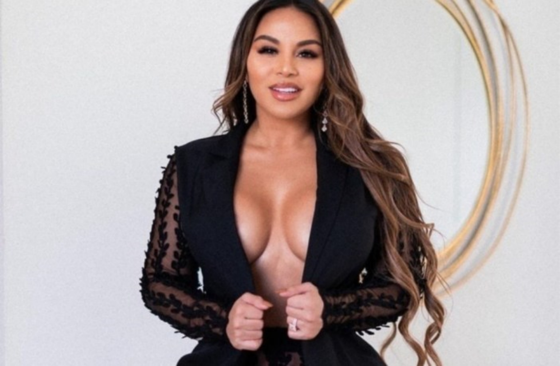 Οι σέξι καμπύλες της Dolly Castro “κολάζουν” το Instagram!