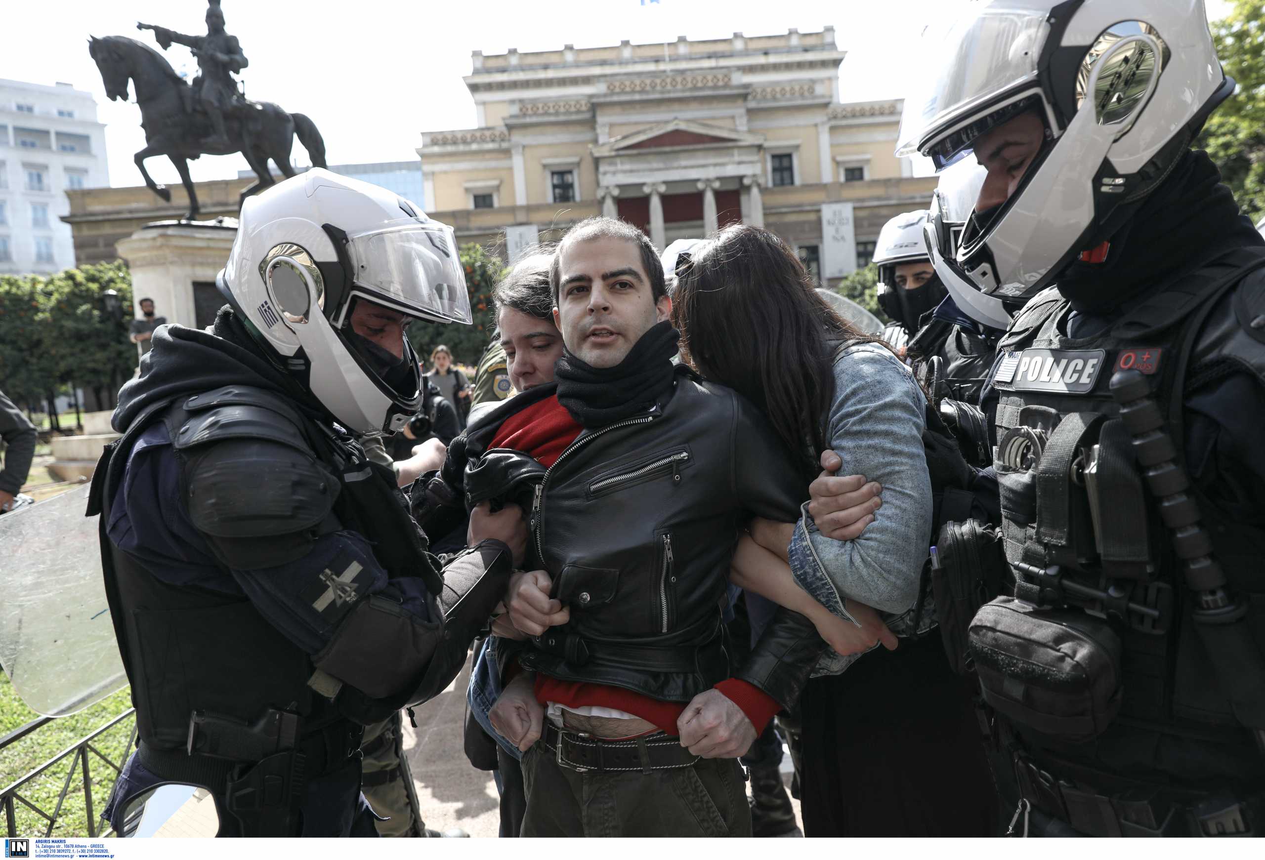 Ένταση και χημικά στην συγκέντρωση για Κουφοντίνα – Προσήχθη ο γιος του Έκτορας (video)