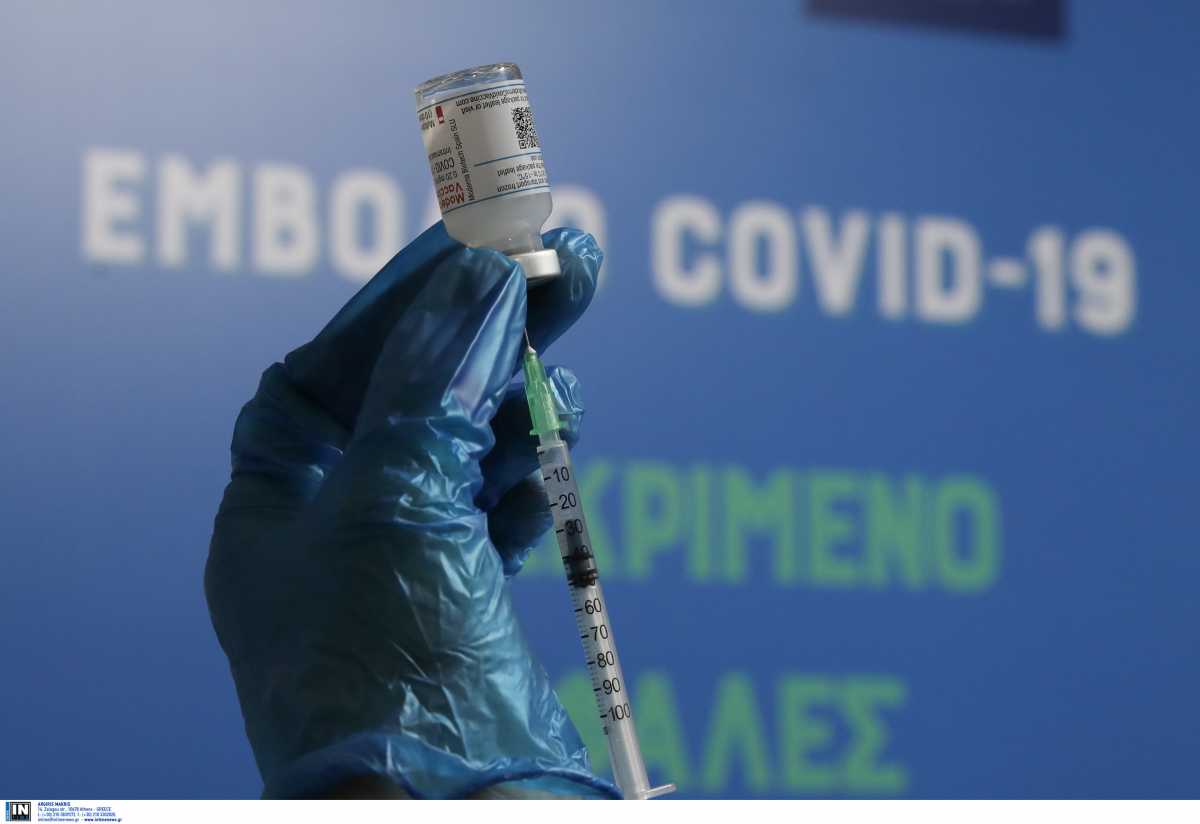Μόσιαλος: Τα εμβόλια πιάνουν και τις μεταλλάξεις του κορονοϊού