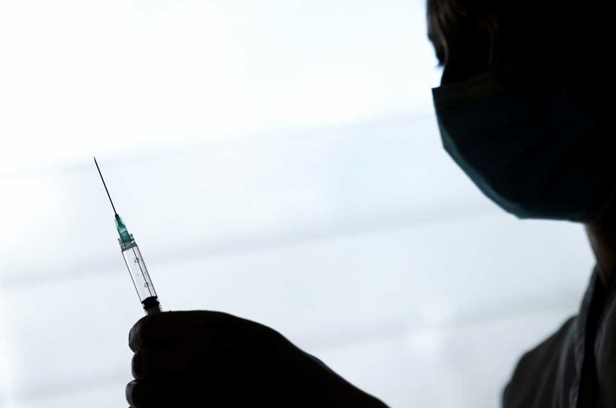 Γαλλία: Ο στρατός μπαίνει στη «μάχη» του εμβολιασμού