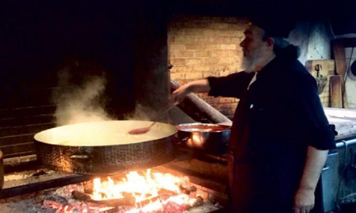 Δύο συνταγές του π. Επιφάνιου για να απογειώσετε το τραπέζι της Καθαράς Δευτέρας