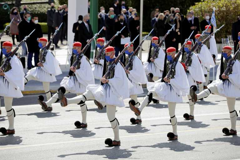 Τάκης Παναγιωτόπουλος: Αυτοκτονικό να γίνουν μεγάλες παρελάσεις με κόσμο