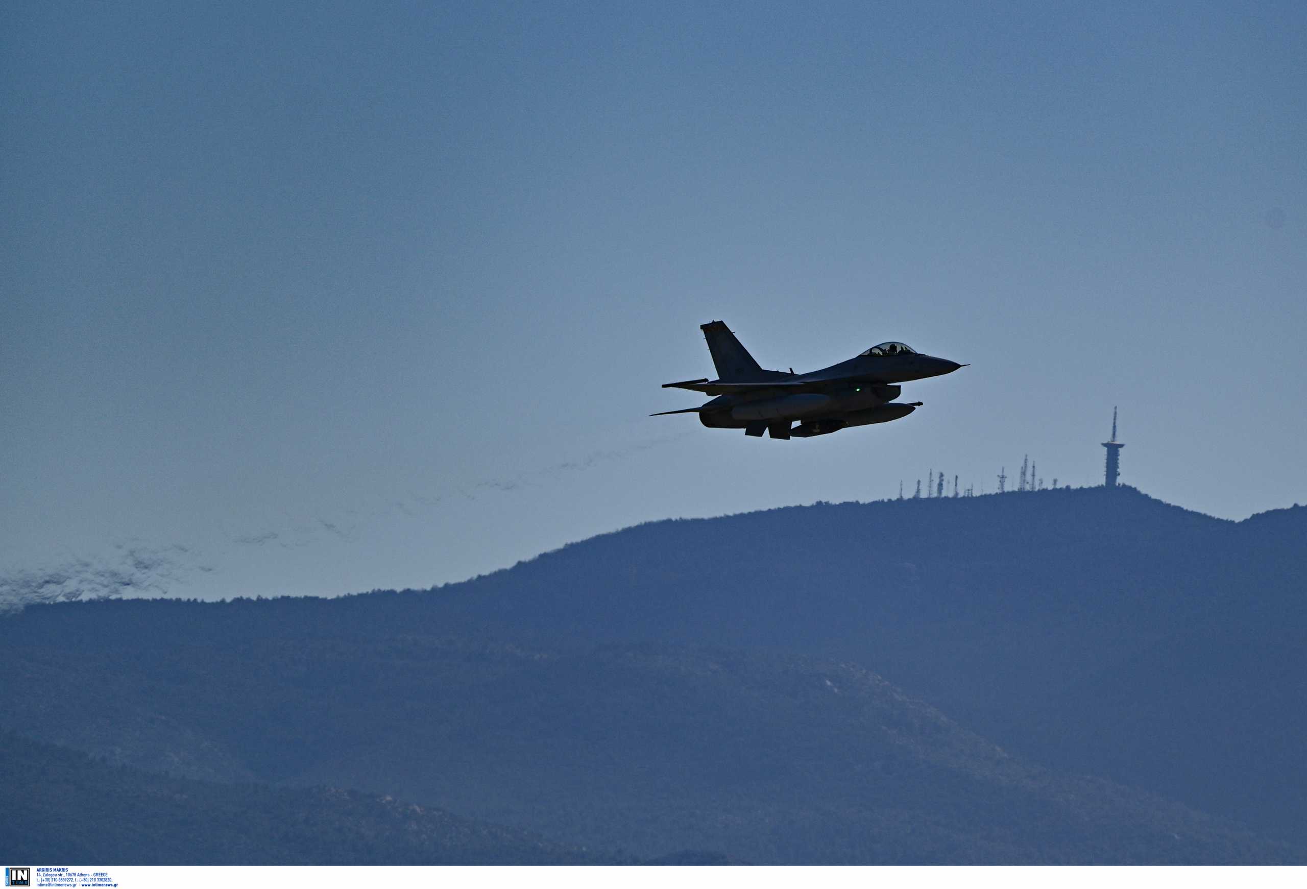 Παρέλαση 25η Μαρτίου: Ποιος είναι ο πιλότος της «Ζευς» που έστειλε το μήνυμα