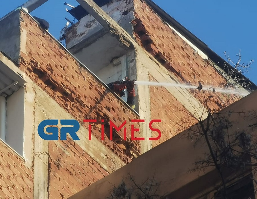 Θεσσαλονίκη: Φωτιά σε κτίριο στο κέντρο της πόλης (pics, video)