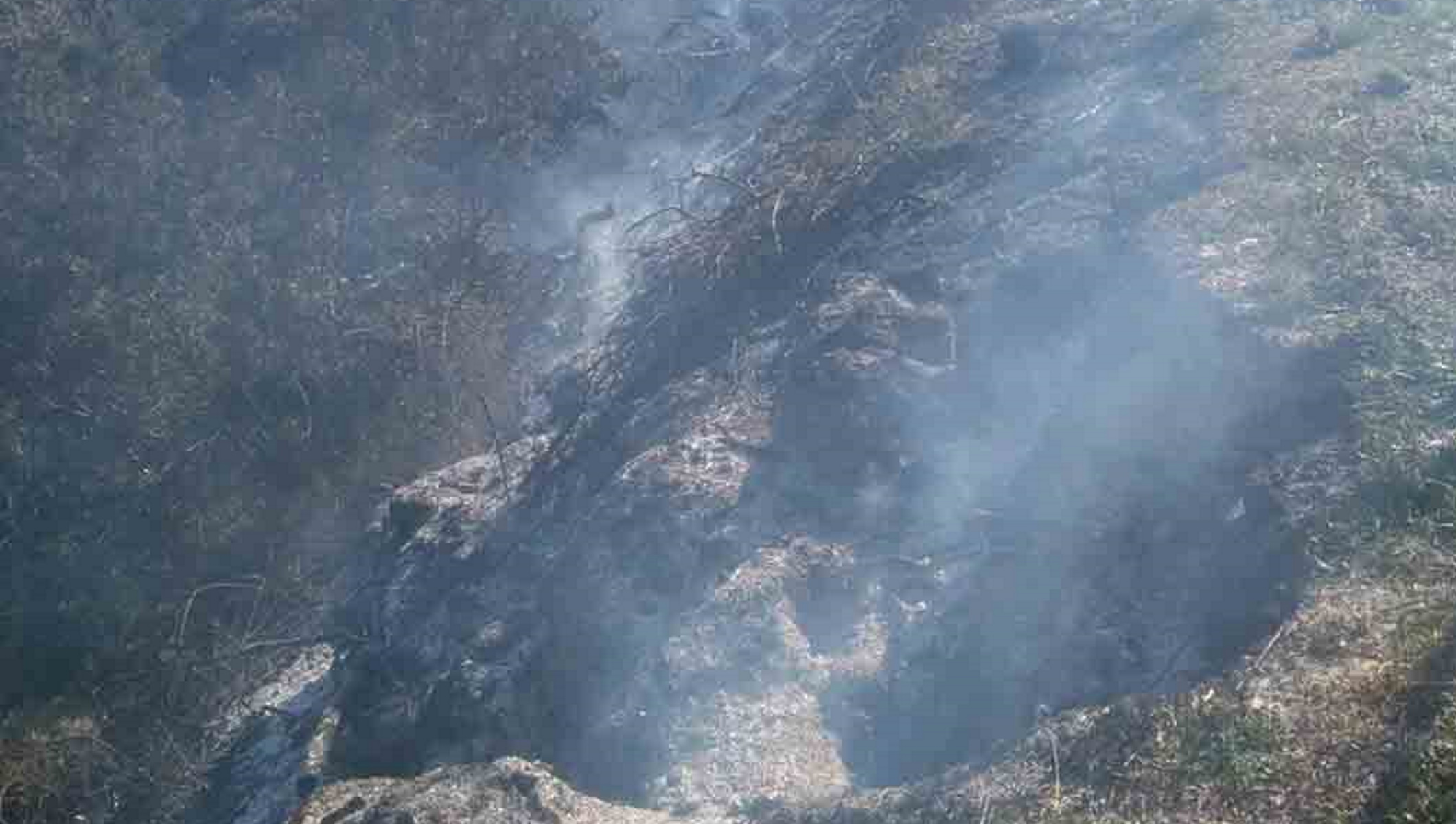 Φωτιά στη Βόνιτσα – Μάχη για τους πυροσβέστες σε δύσβατη χαράδρα (pics)