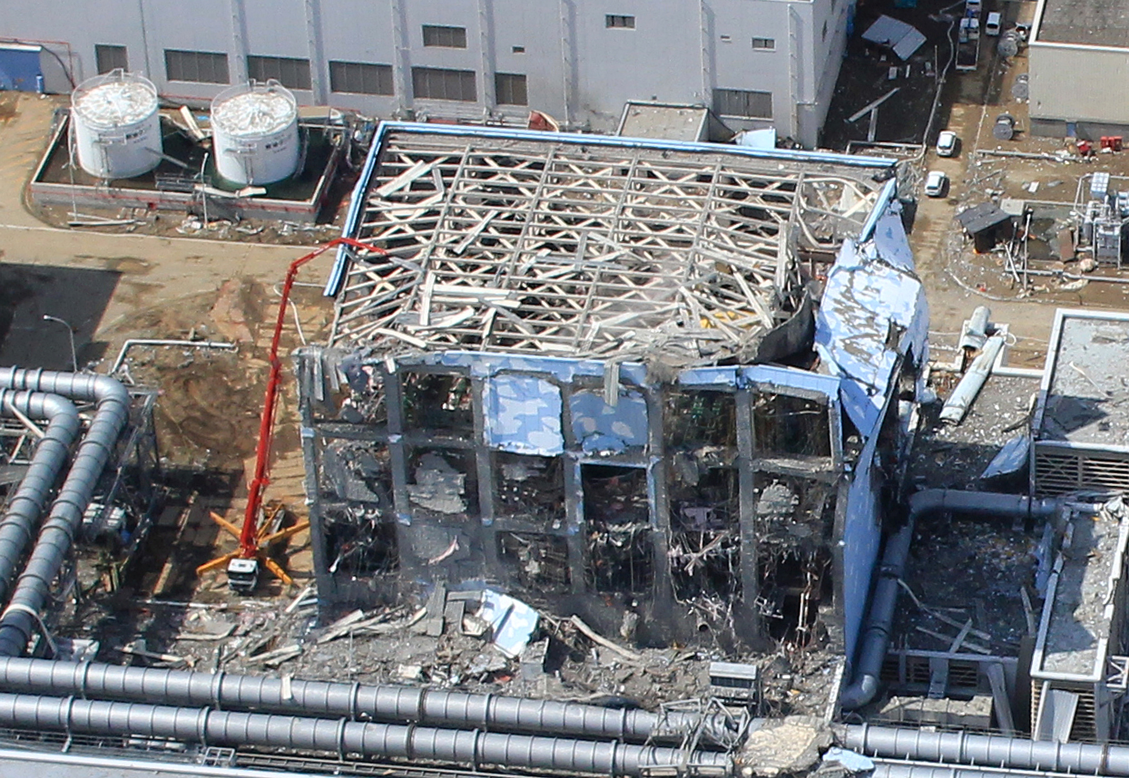 FILE PHOTO: An aerial view of the Fukushima Daiichi Nuclear Power Station is seen in Fukushima Prefecture in this photo taken by the Air Photo Service on March 24, 2011.  Picture taken on March 24, 2011.   Mandatory Credit REUTERS