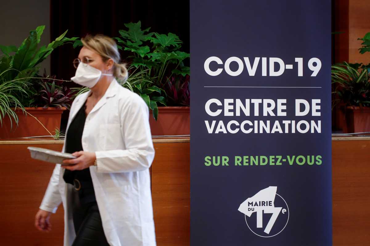 Εμβόλιο AstraZeneca – Γαλλία: Δεν υπάρχει λόγος να το απορρίπτουν οι πολίτες