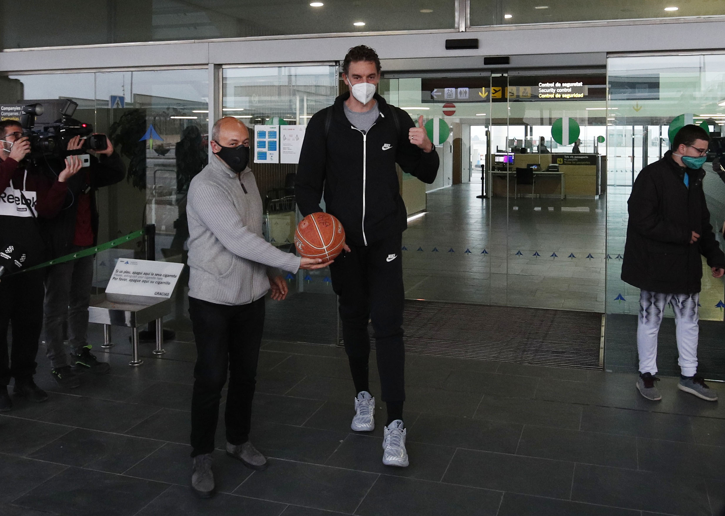 Basketball - Pau Gasol arrives at Josep Tarradellas Barcelona-El Prat Airport - Josep Tarradellas Barcelona-El Prat Airport, Barcelona, Spain - March 3, 2021 Pau Gasol arrives in Barcelona REUTERS