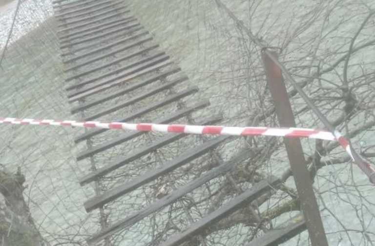 Ναυπακτία: Κόπηκε το συρματόσχοινο στο παραδοσιακό «Καρέλι» – Από τύχη δεν ήταν κάποιος στη γέφυρα