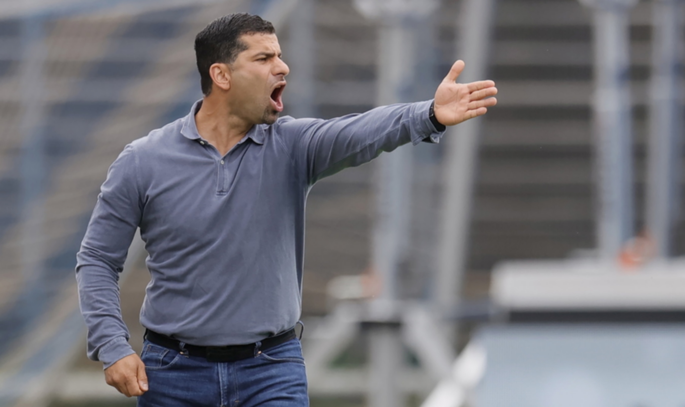 epa08484630 Darmstadt's head coach Dimitrios Grammozis reacts during the German Bundesliga Second Division soccer match between SV Darmstadt 98 and Hannover 96 at Merck-Stadion in Darmstadt, Germany, 14 June 2020.  EPA
