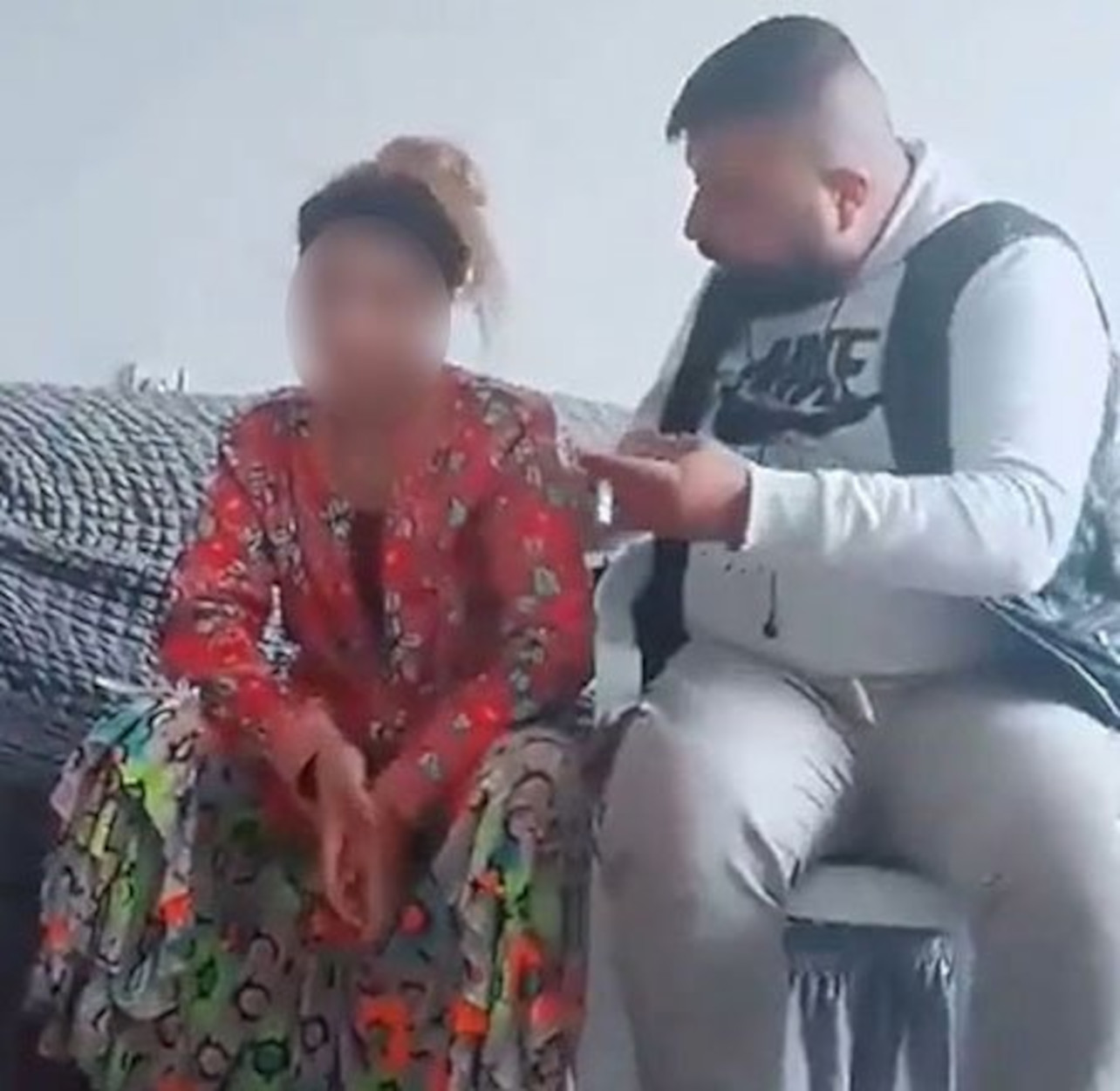 Tik Tok: Χάιδευε σεξουαλικά την ανήλικη κόρη του και… ανέβασε βίντεο