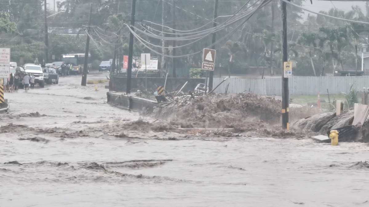 Σε κατάσταση έκτακτης ανάγκης η Χαβάη λόγω των πλημμυρών (pics)